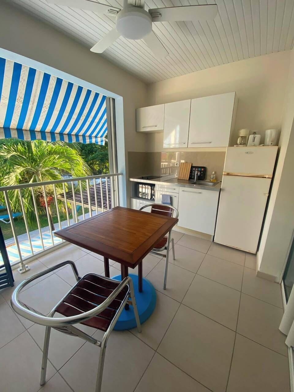 Superior Studio Suite, 1 King Bed, Terrace, Garden View | Terrace/patio