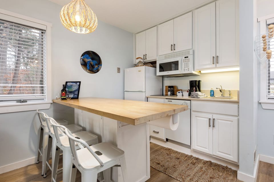 Stylish kitchen w/ breakfast bar seating & plenty of counter space for cooking.