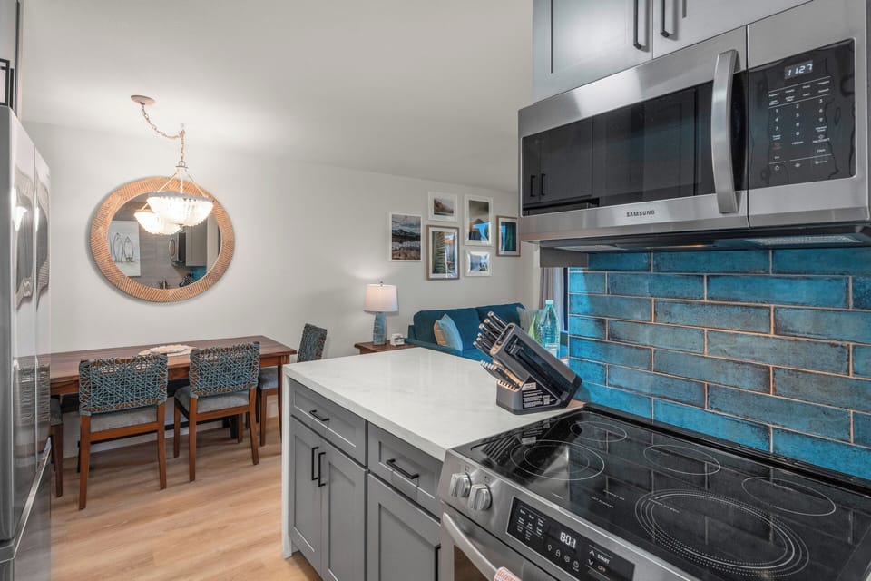 Luxury Condo, Balcony, Ocean View | Private kitchen