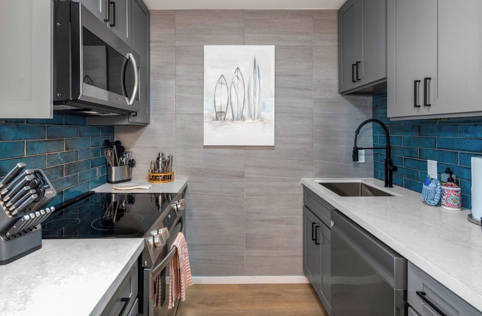 Luxury Condo, Balcony, Ocean View | Private kitchen