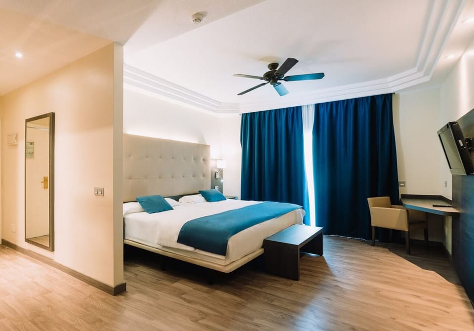 Minibar, in-room safe, desk, bed sheets