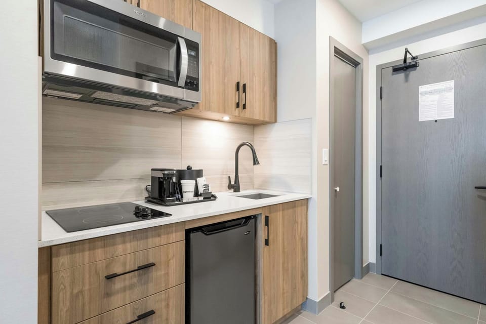 Standard Room, 2 Queen Beds, Kitchenette | Private kitchenette | Coffee/tea maker