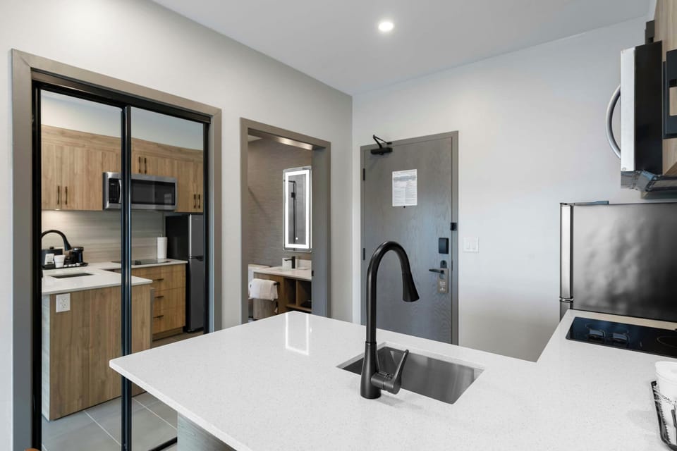Grand Suite, 1 King Bed with Sofa bed, Kitchen | Private kitchen | Coffee/tea maker