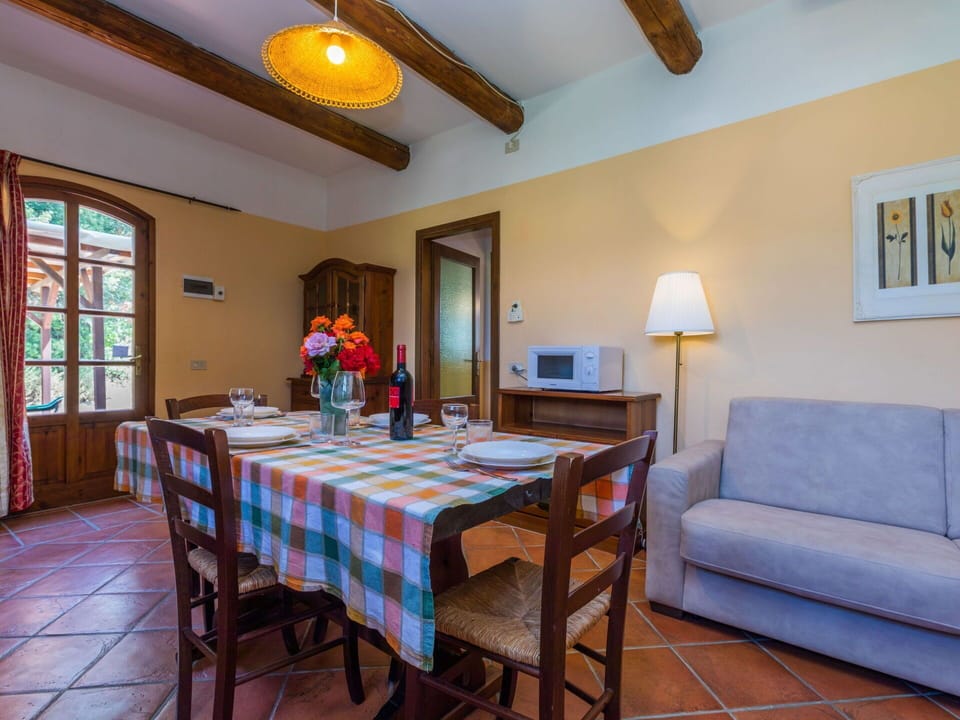 Water, Plant, Daytime, Property, Building, Swimming Pool, Azure, Tree, Sky, Architecture