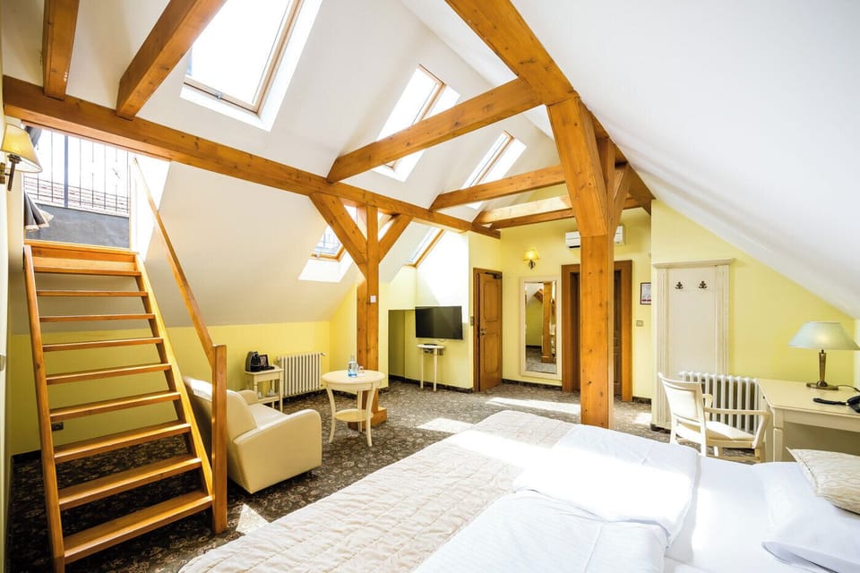 Suite, 1 King Bed, Hot Tub | Hypo-allergenic bedding, minibar, in-room safe, individually decorated