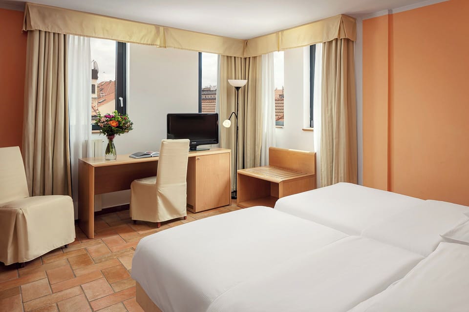 Suite | Premium bedding, down comforters, minibar, in-room safe