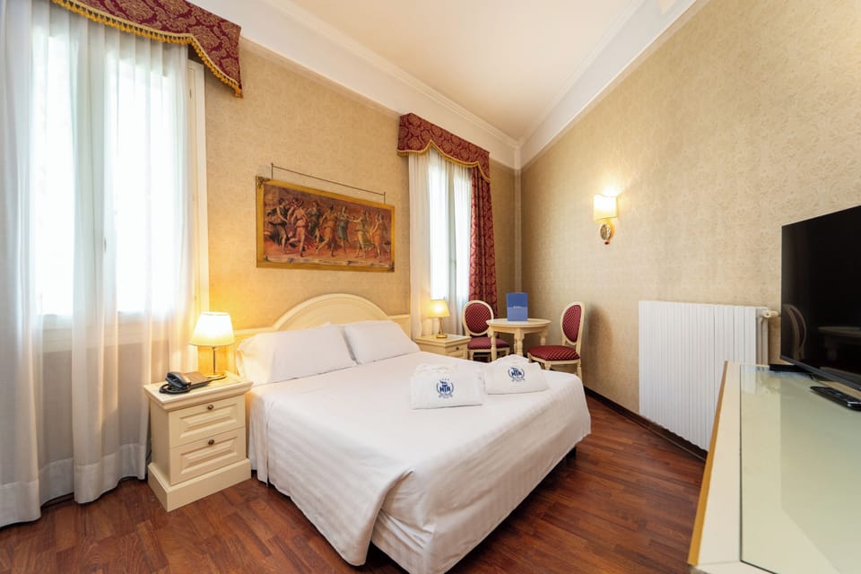 Comfort Double Room | Down comforters, minibar, in-room safe, desk
