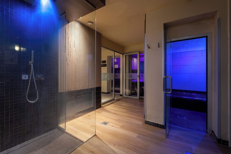 Steam room 