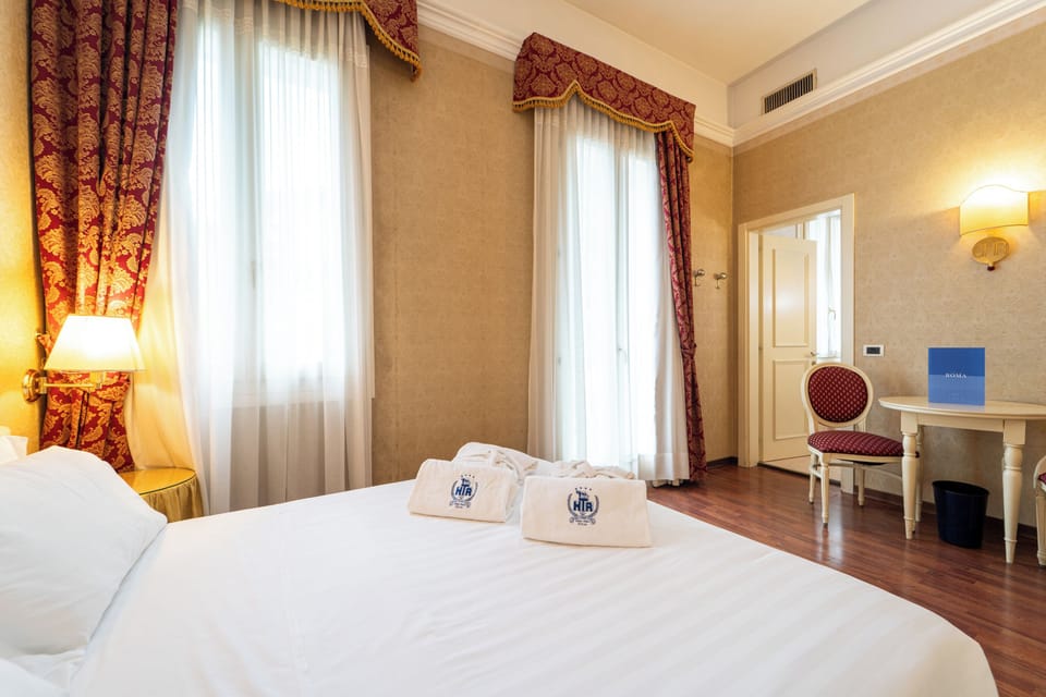 Comfort Double Room, Balcony | Down comforters, minibar, in-room safe, desk