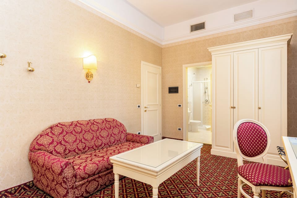 Junior Studio Suite | Living area | LCD TV