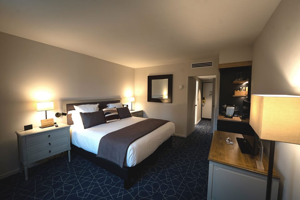Family Room | Premium bedding, minibar, in-room safe, desk