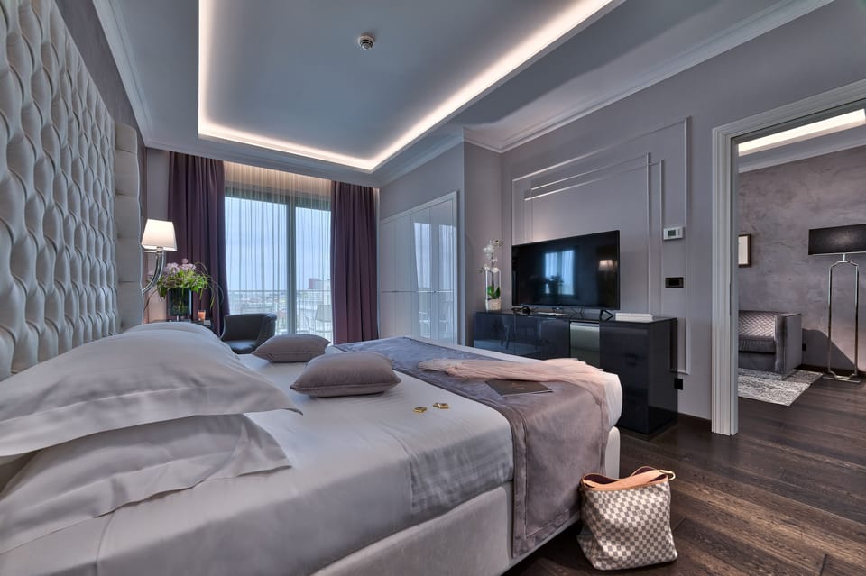 Premium bedding, down comforters, minibar, in-room safe