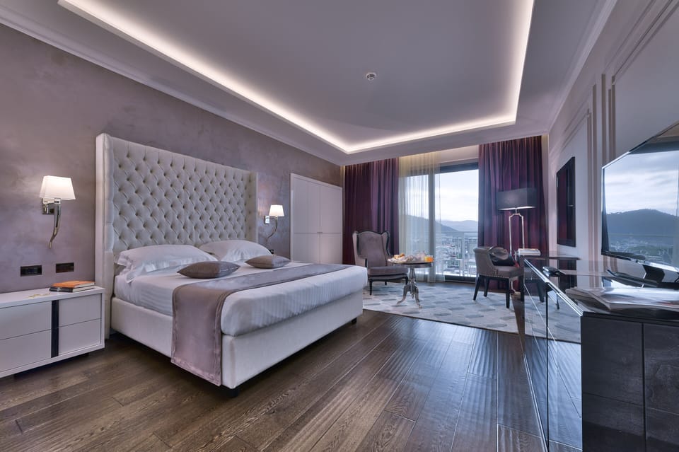 Premium bedding, down comforters, minibar, in-room safe