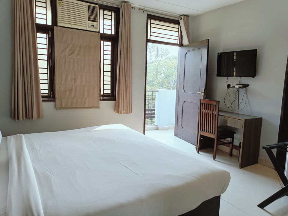 Deluxe Double Room, Balcony, City View | Desk, laptop workspace, blackout drapes, soundproofing