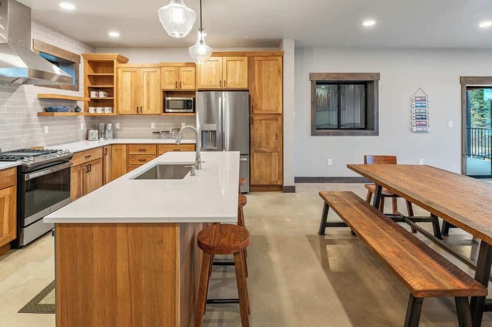 Plenty of room to enjoy meals.