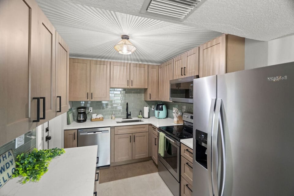 Modern Kitchen: Stocked with Essentials for Your Stay