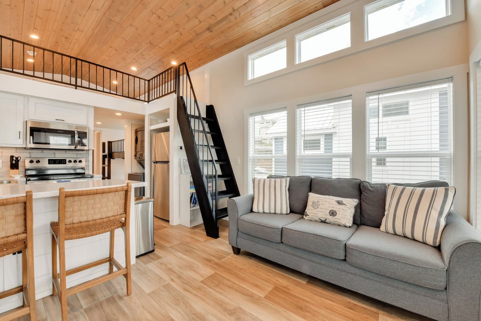 Living Room | Free WiFi | Mini-Split A/C & Heat | Smart TV | 1st Floor