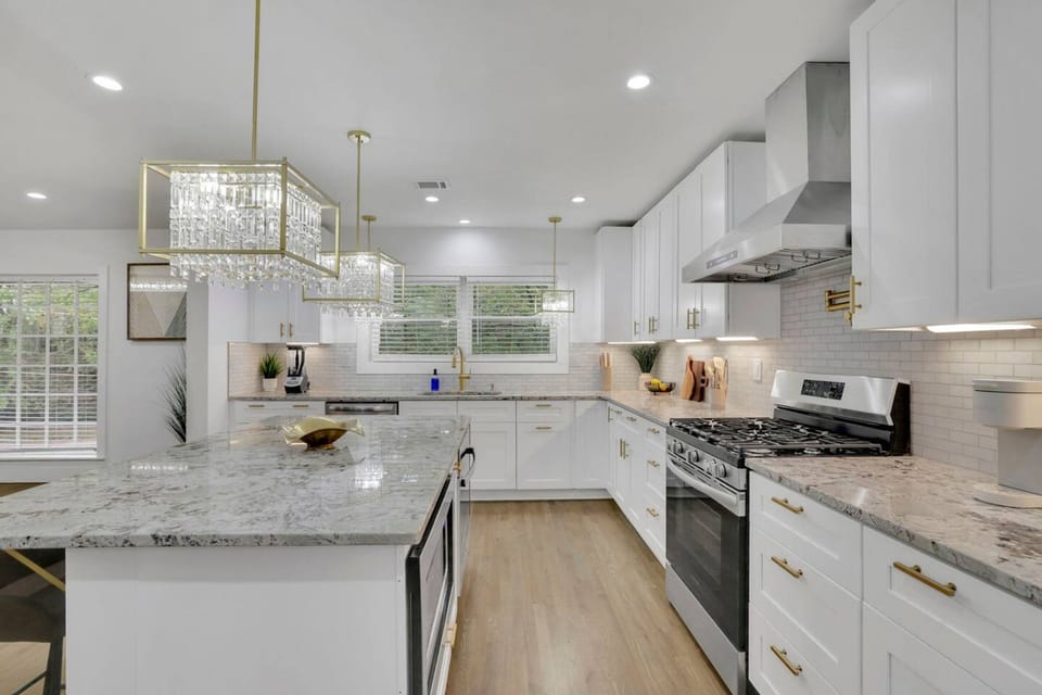 House | 7 bedrooms, desk