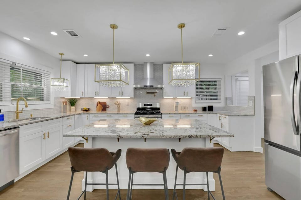 House | 7 bedrooms, desk