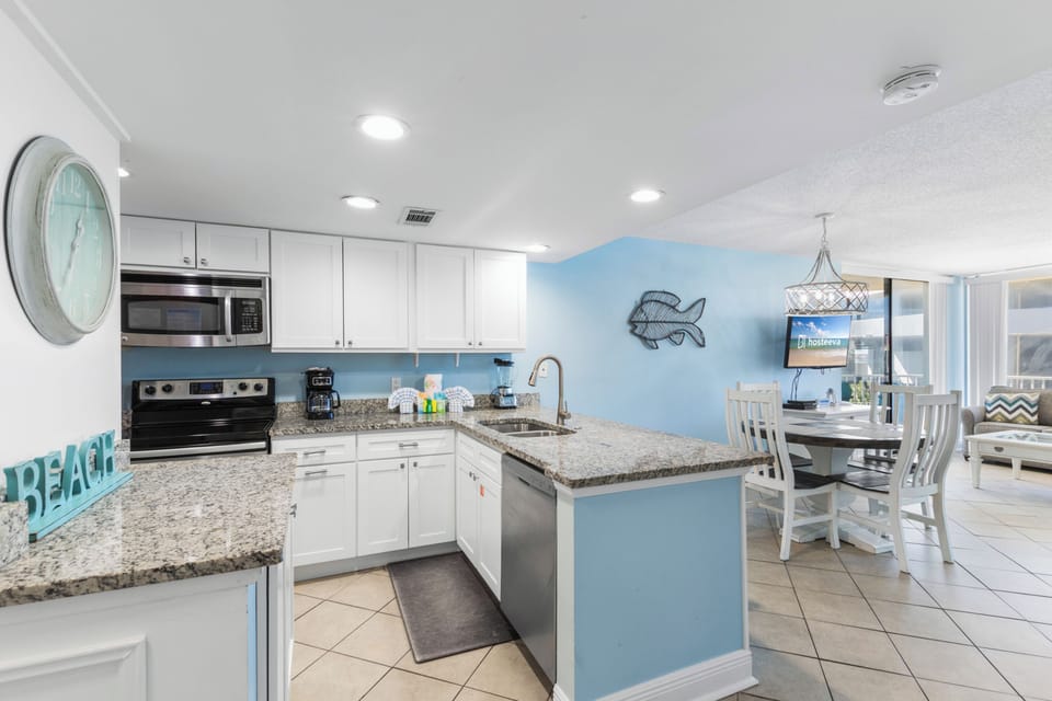 Signature Condo, 2 Bedrooms, Balcony, Pool View | Private kitchen | Fridge, microwave, oven, stovetop