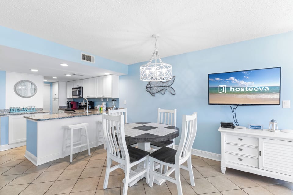 Signature Condo, 2 Bedrooms, Balcony, Pool View | In-room dining