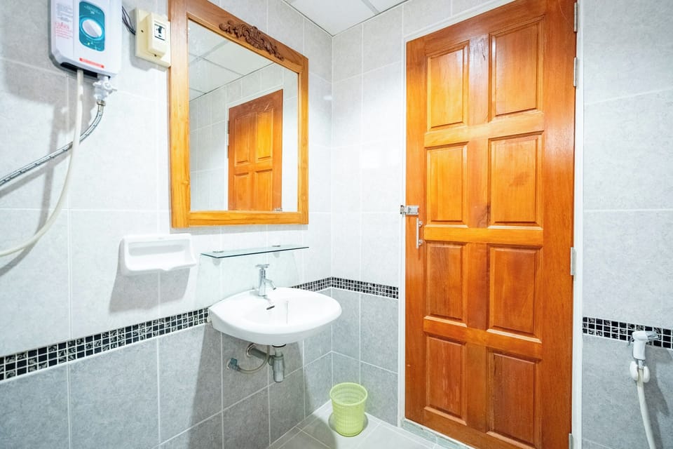 Shower, free toiletries, towels, soap