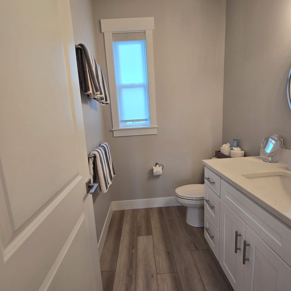 2nd Floor Half Bathroom 
