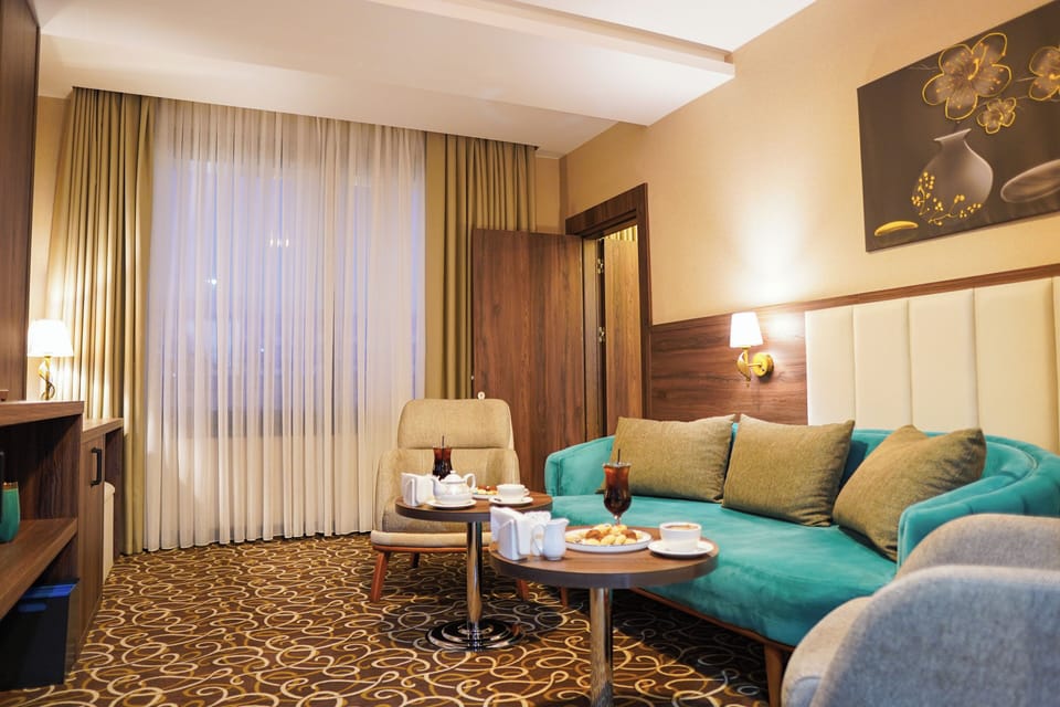 Luxury Room | Premium bedding, minibar, in-room safe, blackout drapes