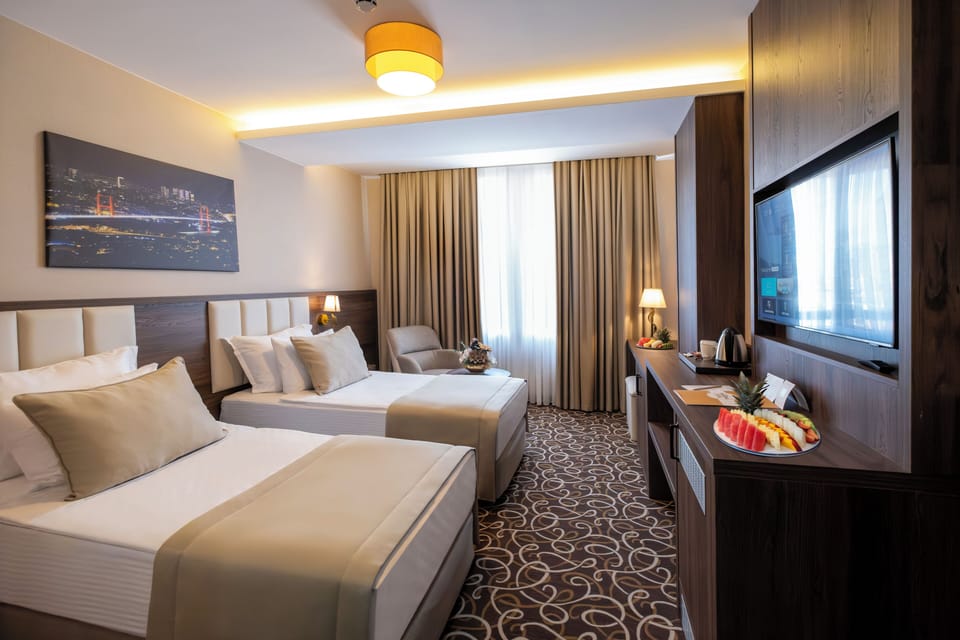 Superior Room with Twin Bed | Premium bedding, minibar, in-room safe, blackout drapes