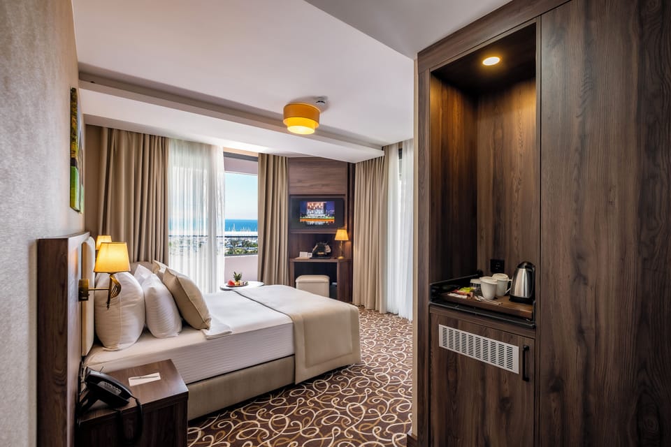 Deluxe Room, 1 Double Bed, City View | Bathroom | Hair dryer, slippers, towels, soap