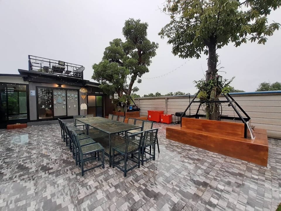 Family Villa, Pool View | Living area | 32-inch flat-screen TV with cable channels