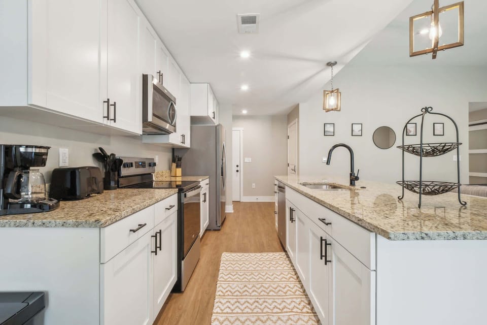 Open kitchen floorplan with a nice large kitchen island