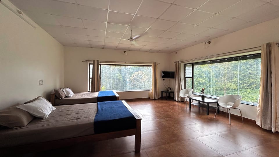 Luxury Quadruple Room | Laptop workspace, free WiFi