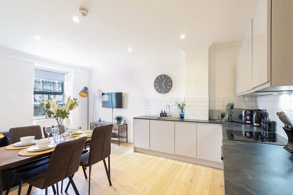 Apartment | Dining