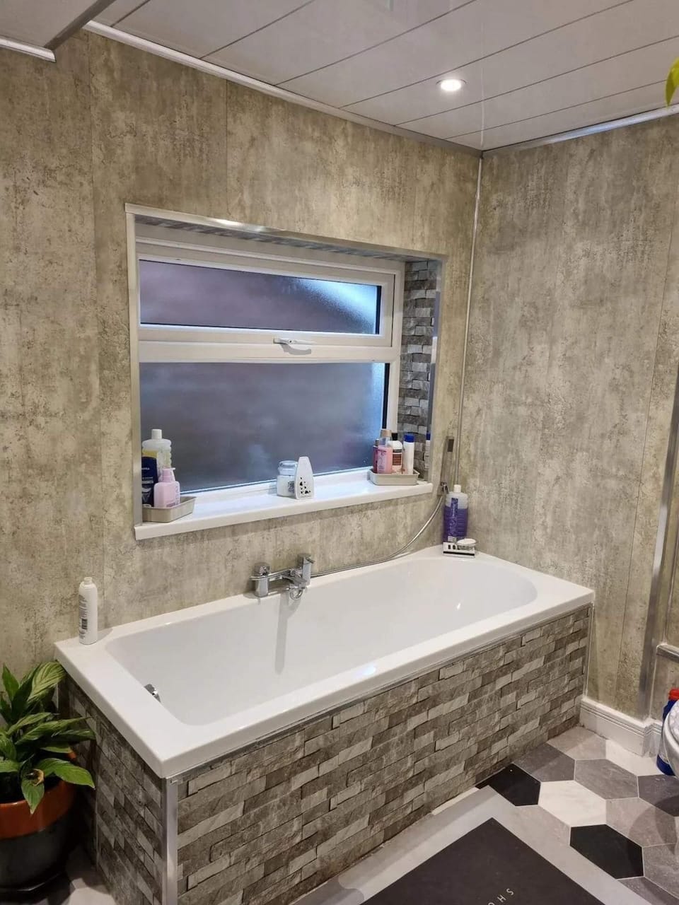 Separate tub and shower, deep soaking tub, free toiletries, hair dryer