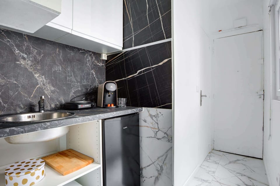 The kitchen is fully equipped to prepare a simple meal 
