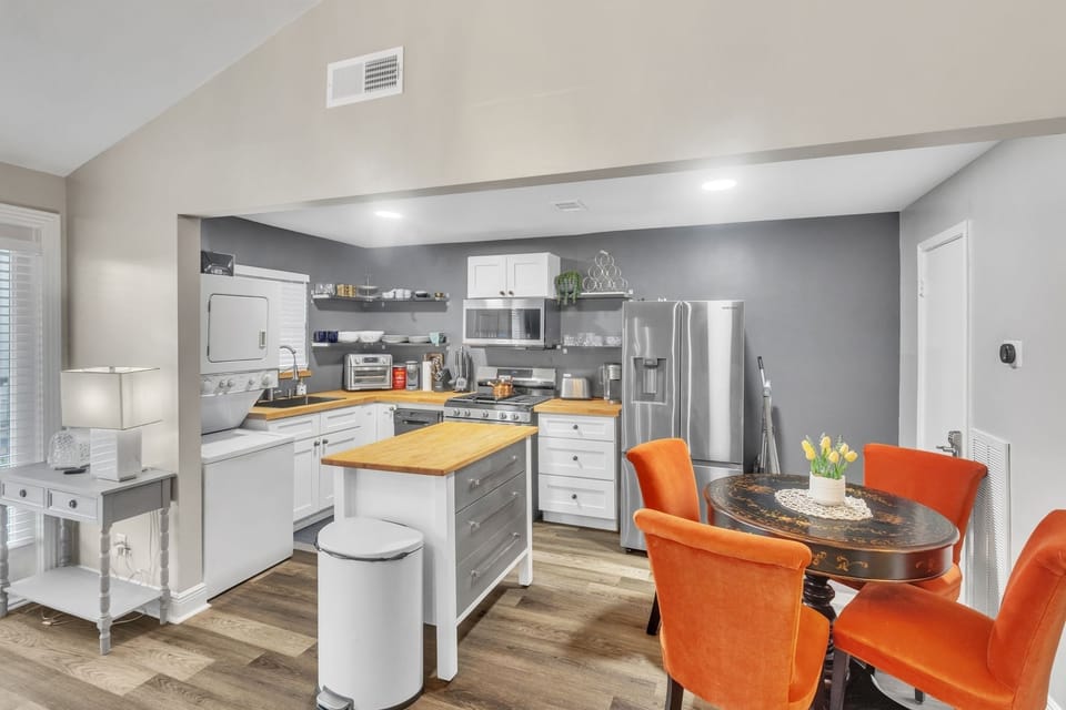 Duplex, 1 Bedroom | Private kitchen | Fridge, oven, coffee/tea maker, electric kettle