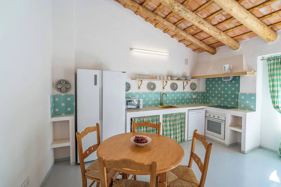 House, 6 Bedrooms, Smoking, Balcony | Private kitchen | Toaster