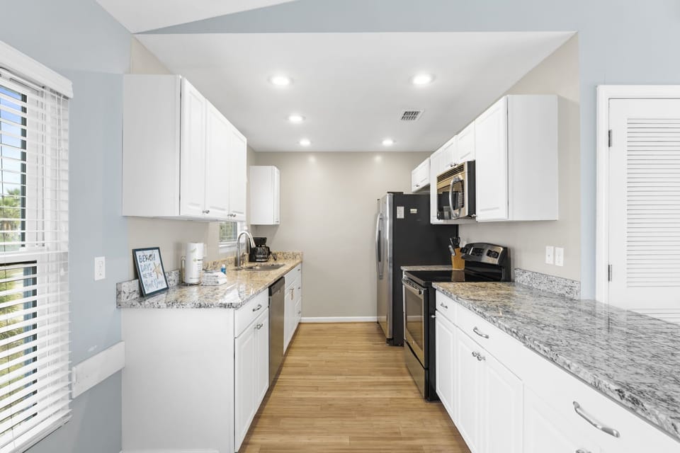 full kitchen view