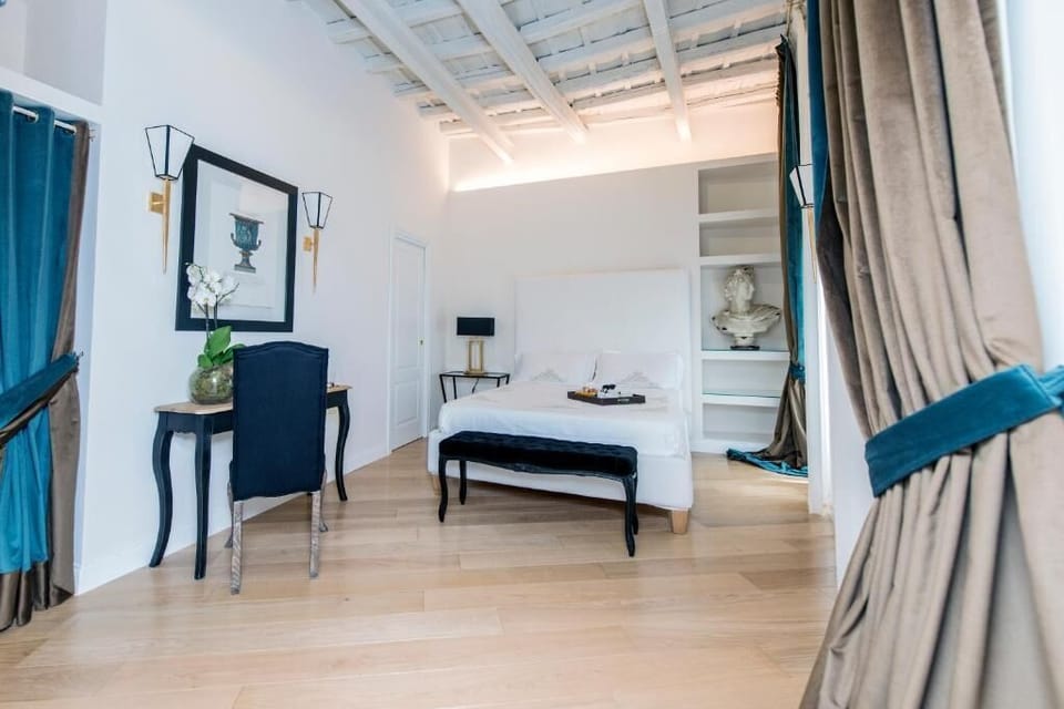 Deluxe Room, Non Smoking, Private Bathroom | Hypo-allergenic bedding, down comforters, memory foam beds, minibar