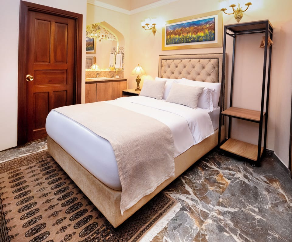Standard Room | Minibar, in-room safe, desk, soundproofing
