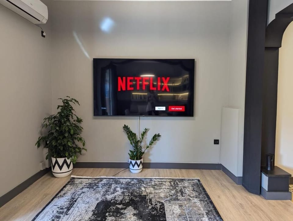 Deluxe Apartment, 2 Bedrooms | Living area