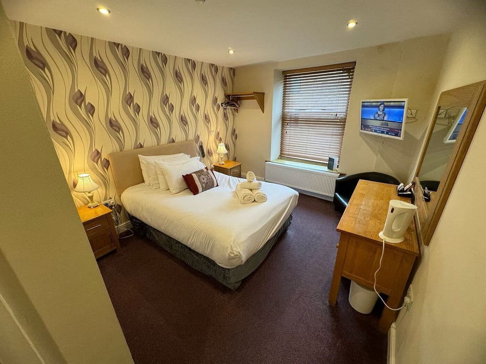 Double Room | Iron/ironing board, free WiFi