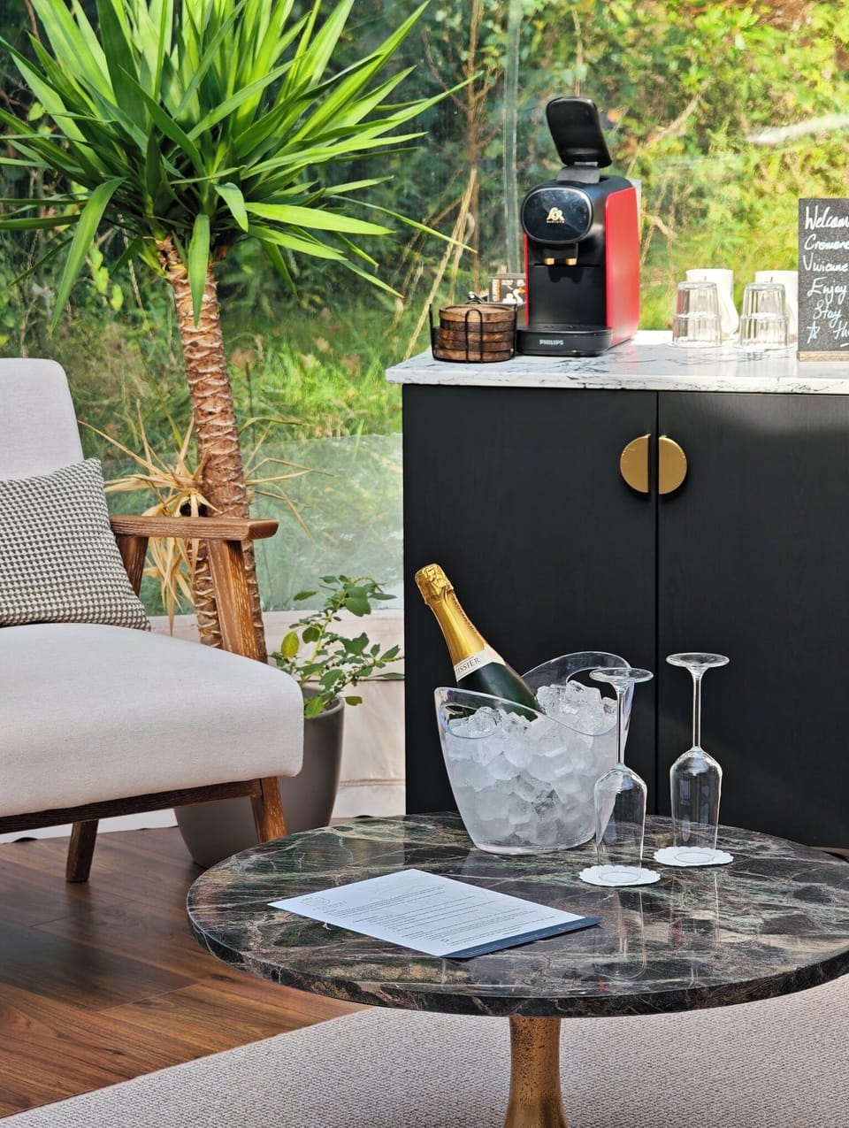 Luxury Cabin, Garden View | Living area