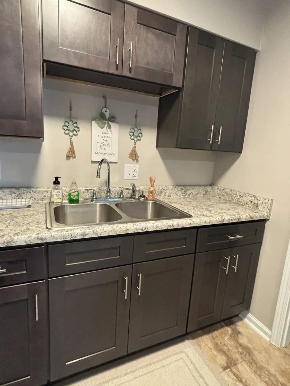 Fully remodeled, well stocked kitchen