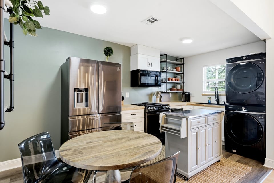 Duplex, 1 Bedroom | Private kitchen | Fridge, oven, coffee/tea maker, electric kettle