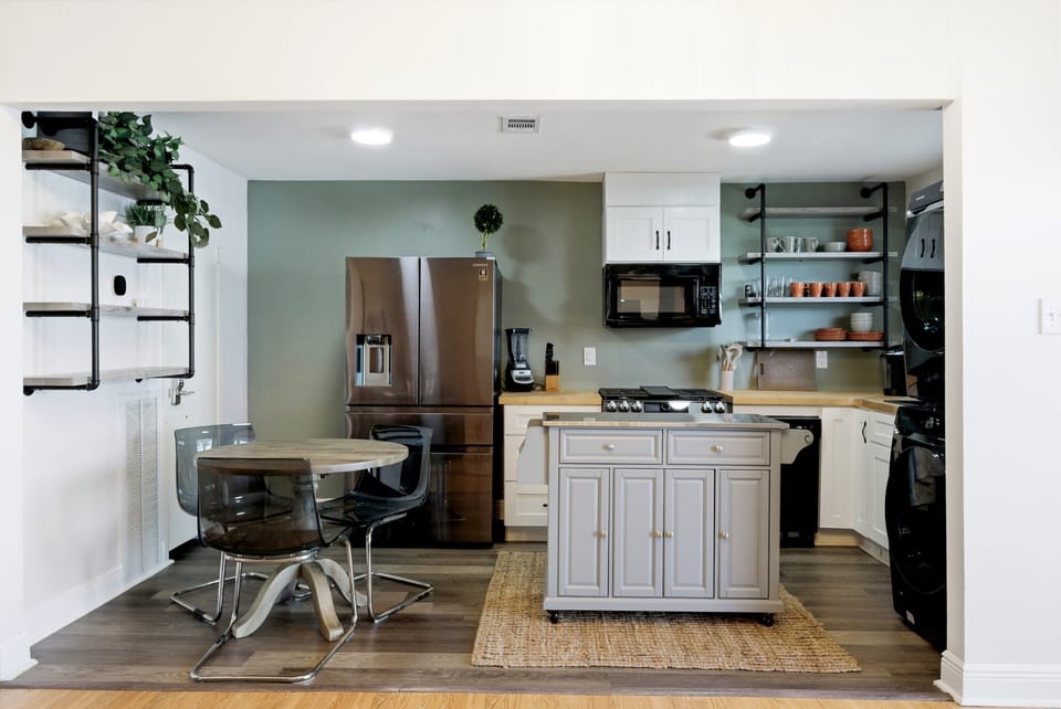 Duplex, 1 Bedroom | Private kitchen | Fridge, oven, coffee/tea maker, electric kettle