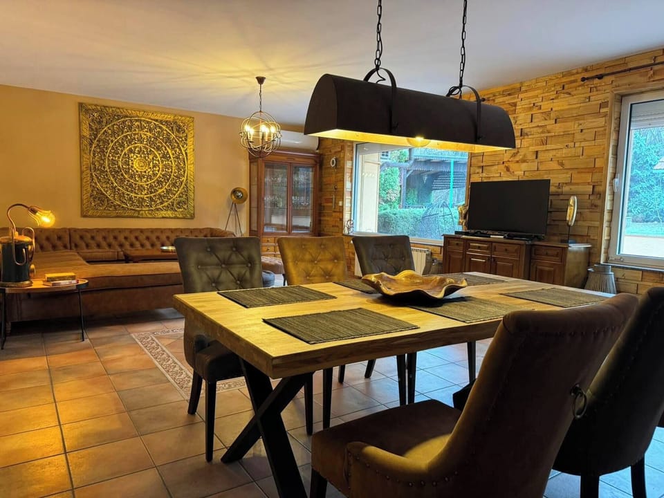 House, 3 Bedrooms, Balcony, Garden View | Dining