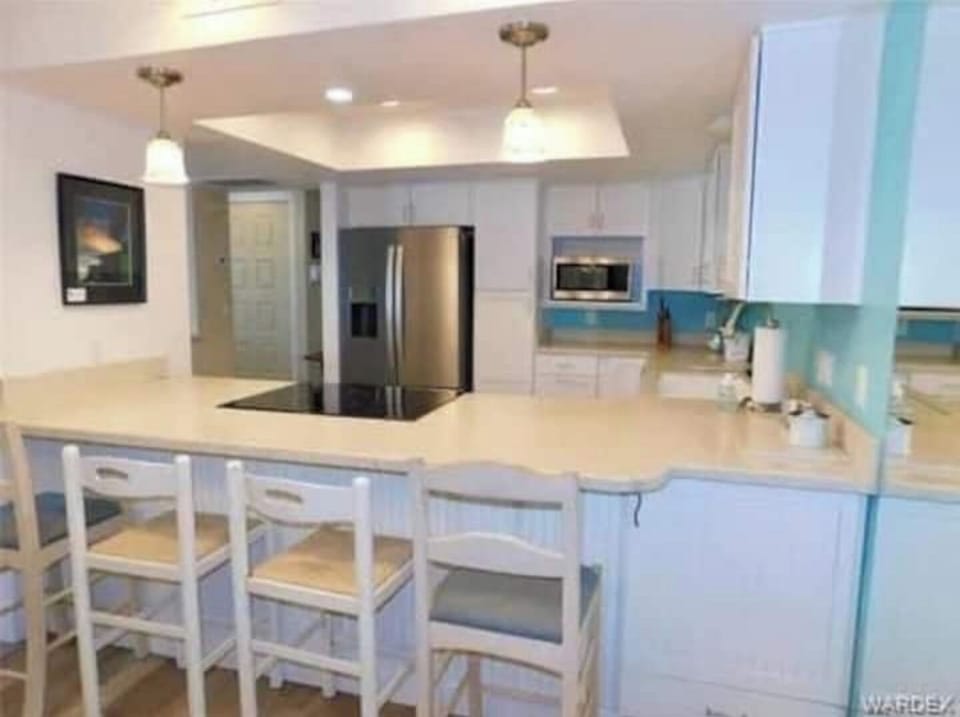 Looking back into kitchen from Din Rm.  Very bright and well lighted