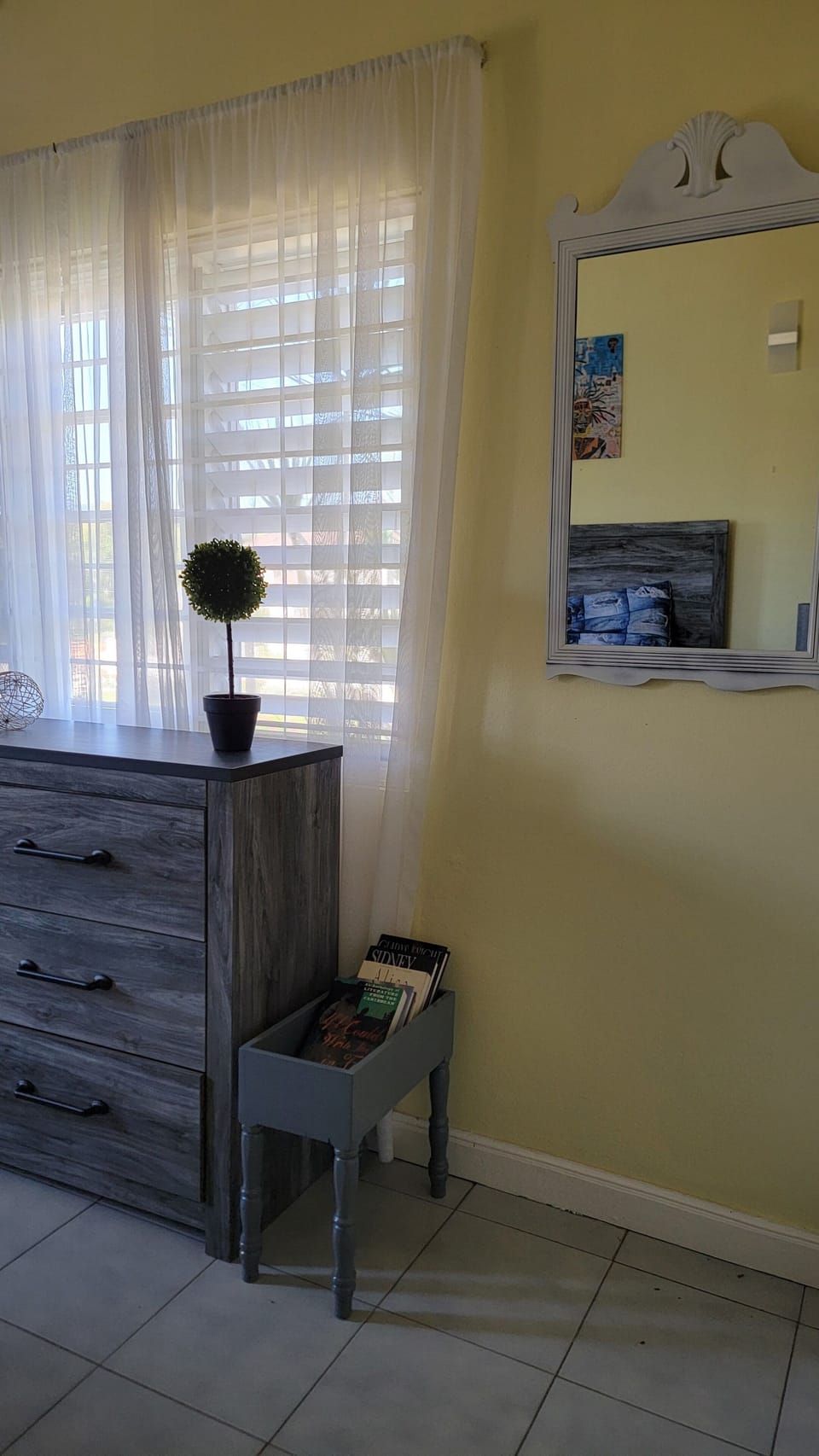Queen Bedroom 
